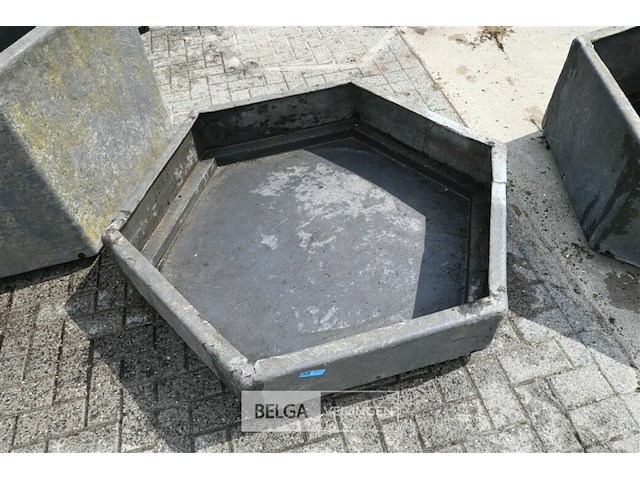 Zeshoekige kunststof bloembak - afbeelding 3 van  3