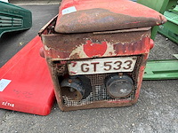 Zetor 4511 tractor motorkap - afbeelding 1 van  2