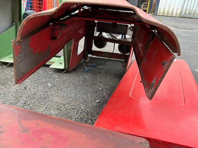 Zetor 4511 tractor motorkap - afbeelding 2 van  2