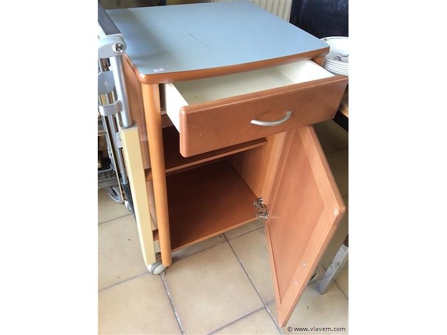 Ziekenhuis bijzettafeltje - afbeelding 2 van  3