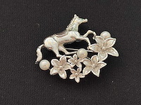 Zilvere broche met paard - afbeelding 2 van  4