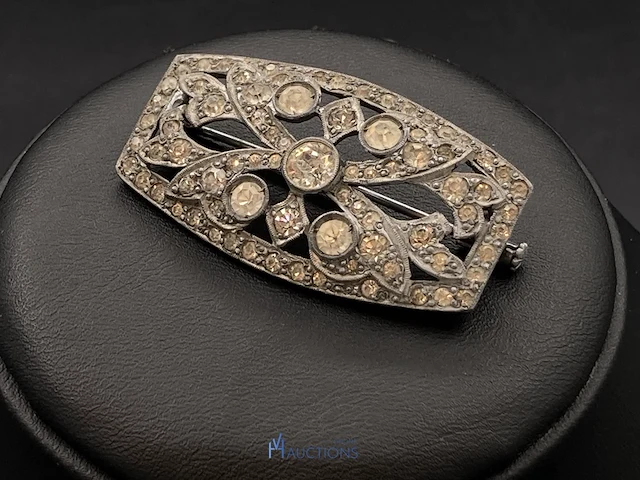 Zilverkleurige broche - afbeelding 1 van  4