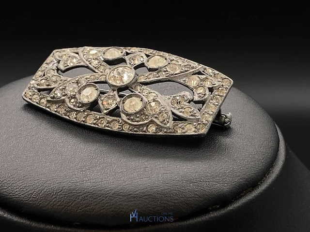 Zilverkleurige broche - afbeelding 2 van  4