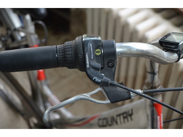 Zilverkleurige damesfiets country mbm - afbeelding 2 van  10