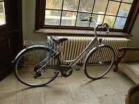 Zilverkleurige damesfiets country mbm - afbeelding 1 van  10