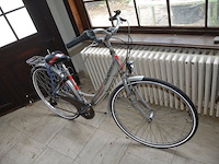Zilverkleurige damesfiets country mbm - afbeelding 4 van  10