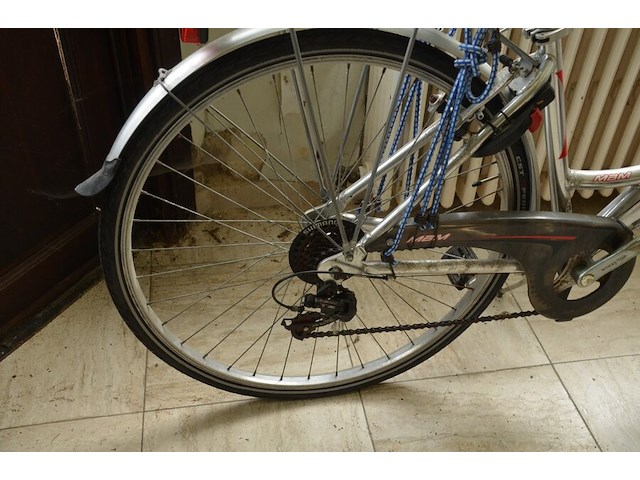 Zilverkleurige damesfiets country mbm - afbeelding 6 van  10