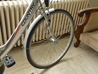 Zilverkleurige damesfiets country mbm - afbeelding 8 van  10