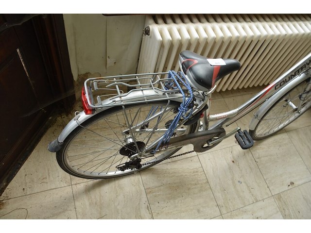 Zilverkleurige damesfiets country mbm - afbeelding 9 van  10