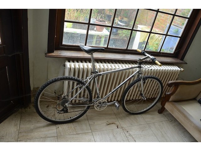 Zilverkleurige herenfiets sunn 5000r machine - afbeelding 1 van  9