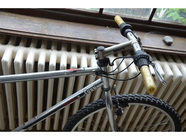 Zilverkleurige herenfiets sunn 5000r machine - afbeelding 6 van  9