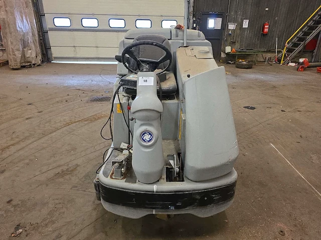Zit borstelschrobmachine nilfisk - afbeelding 1 van  9
