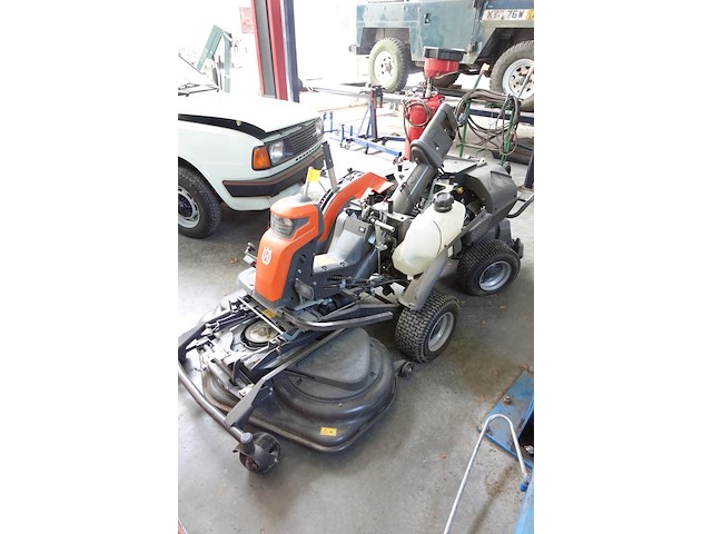 Zitmaaier husqvarna - afbeelding 1 van  6
