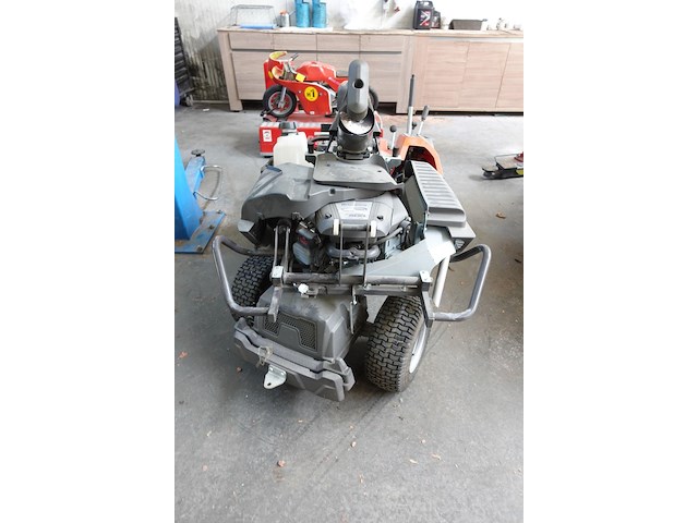 Zitmaaier husqvarna - afbeelding 3 van  6