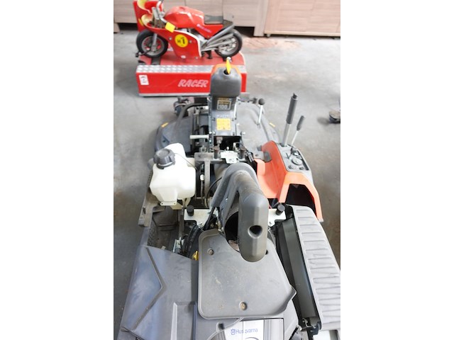 Zitmaaier husqvarna - afbeelding 4 van  6