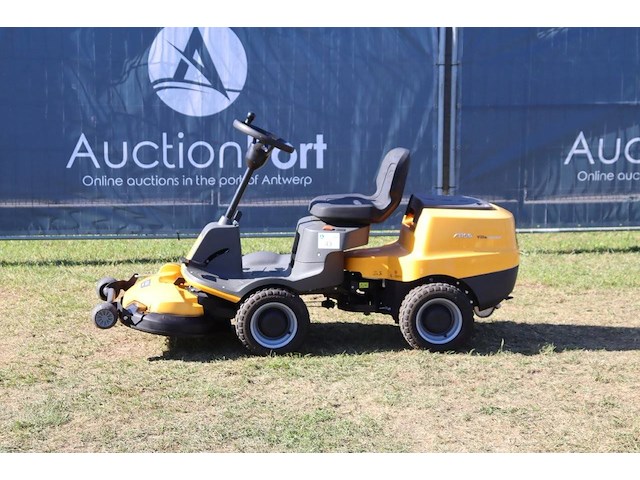 Zitmaaier stiga villa 320 hst benzine 2015 - afbeelding 1 van  1