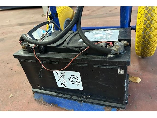 Zolderkar met batterij en kabels - afbeelding 3 van  5