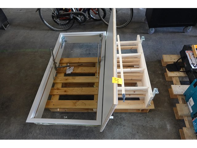 Zoldertrap met luik - afbeelding 1 van  5