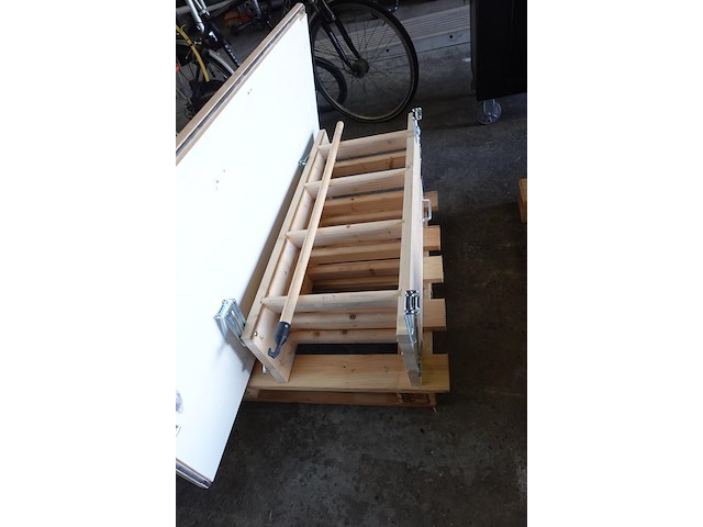 Zoldertrap met luik - afbeelding 3 van  5