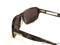 Zonnebril calvin klein - afbeelding 3 van  3