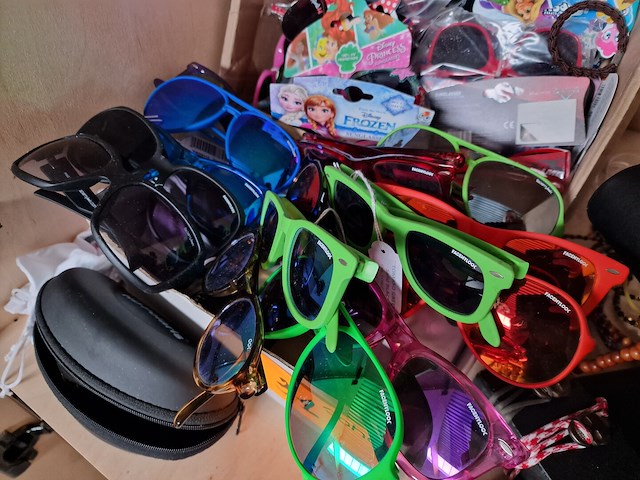 Zonnebrillen en armbanden - afbeelding 4 van  6