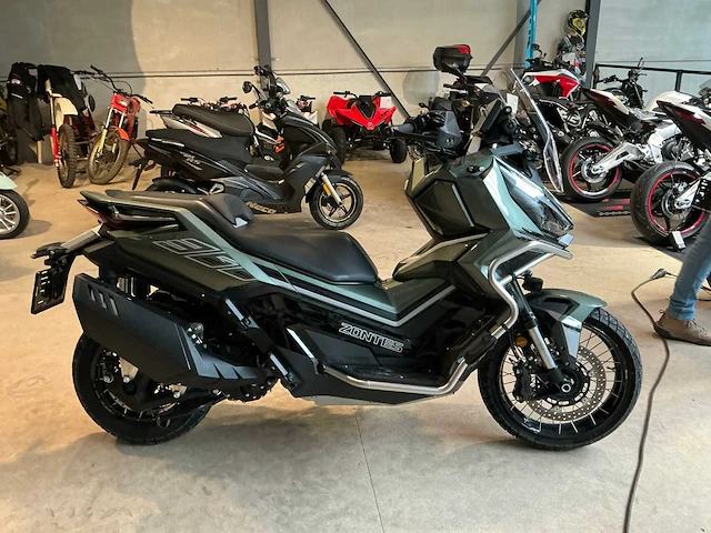 Zontes 368 motorfiets - afbeelding 6 van  15