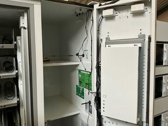 Zoomgu fel-9c verkoopautomaat - afbeelding 13 van  15