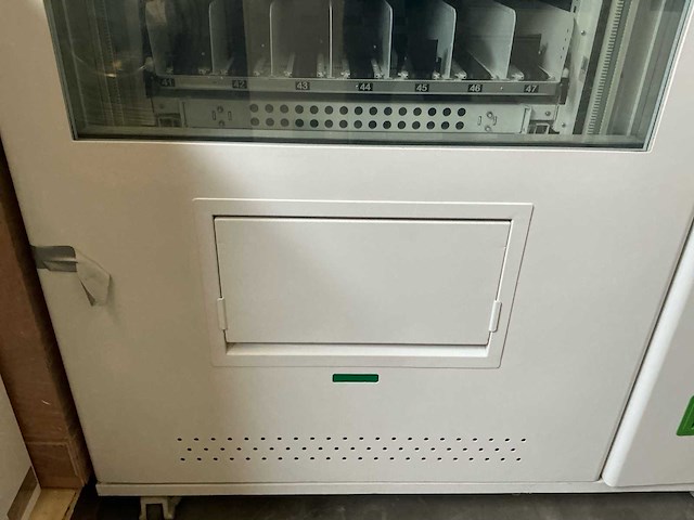 Zoomgu fel-9c verkoopautomaat - afbeelding 7 van  15