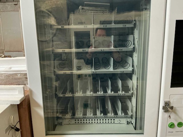 Zoomgu fel-9c verkoopautomaat - afbeelding 6 van  11