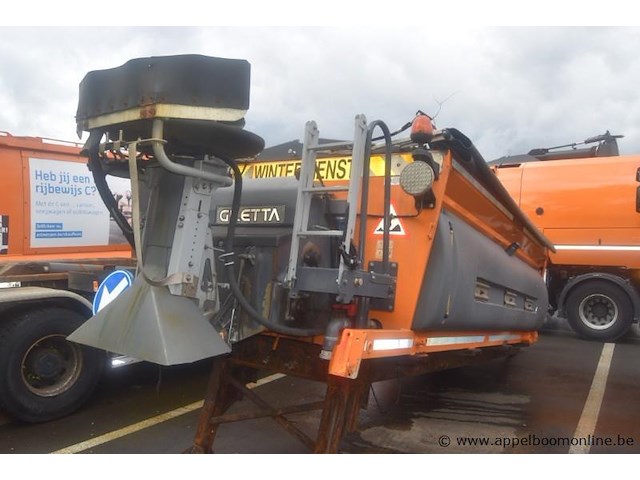 Zoutstrooier, giletta, uh4000 a/id, bouwjaar 2014, leeggewicht 3010kg, vaste stof capaciteit 4m³, vloeistof capaciteit 2600lt, werking niet gekend - afbeelding 3 van  5