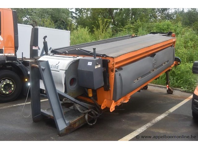 Zoutstrooier, giletta, uk4000 a/w, bouwjaar 2011, leeggewicht 2370 kg, vaste capaciteit 5m³, vloeistof capaciteit 2600l, werking niet gekend - afbeelding 1 van  6