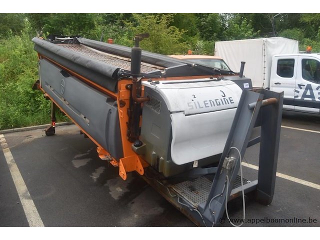 Zoutstrooier, giletta, uk4000 a/w, bouwjaar 2011, leeggewicht 2370 kg, vaste capaciteit 5m³, vloeistof capaciteit 2600l, werking niet gekend - afbeelding 2 van  6