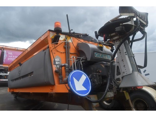 Zoutstrooier, giletta, uk4000 a/w, bouwjaar 2011, leeggewicht 2370 kg, vaste capaciteit 5m³, vloeistof capaciteit 2600l, werking niet gekend - afbeelding 4 van  6