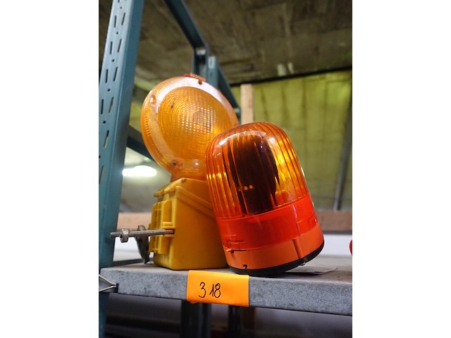 Zwaailicht en waarschuwingslicht - afbeelding 1 van  1