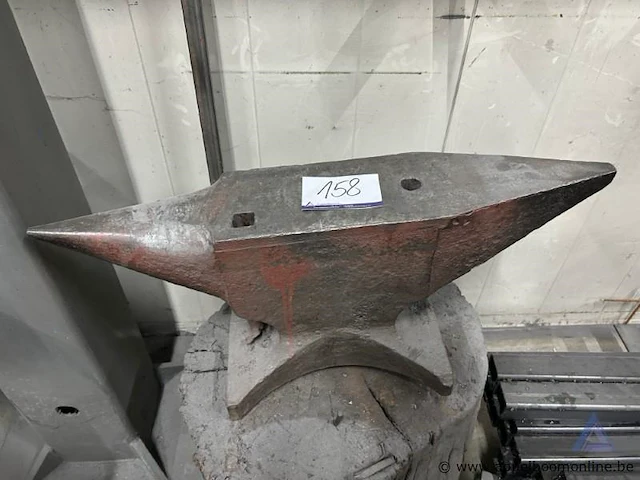 Zwaar metalen aambeeld - afbeelding 1 van  1