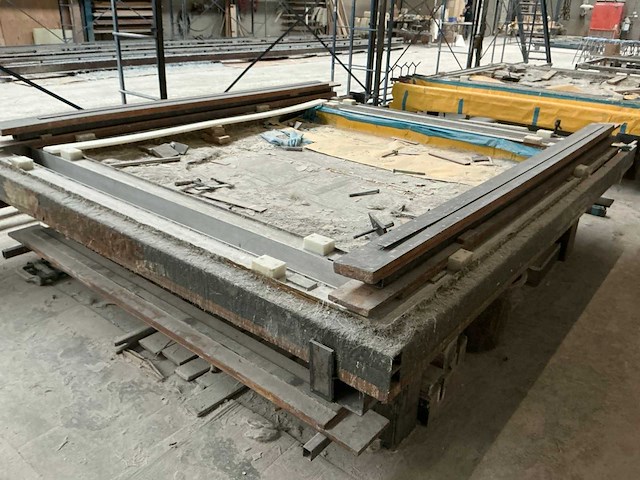 Zwaar metalen frame met mal (2x) - afbeelding 1 van  7