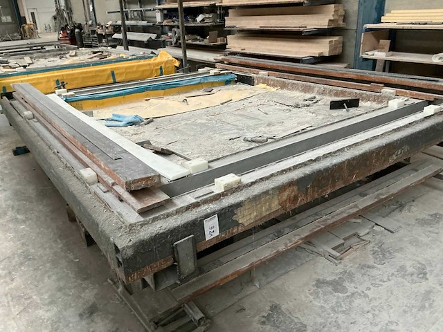 Zwaar metalen frame met mal (2x) - afbeelding 2 van  7