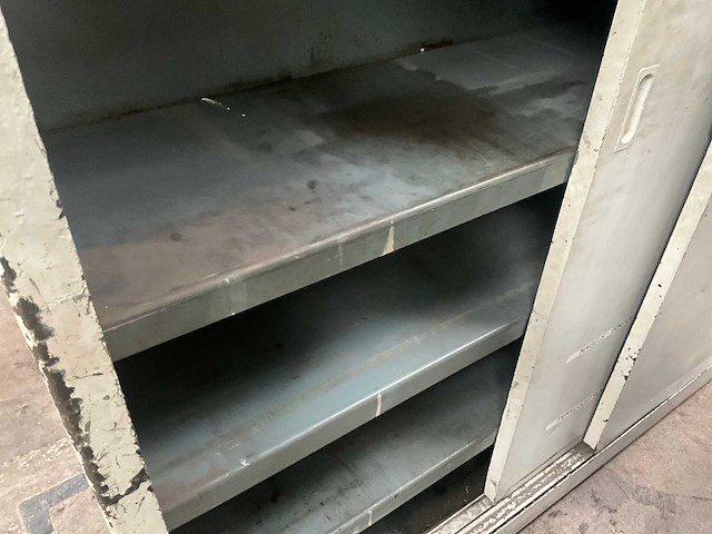 Zwaar metalen opbergkast - afbeelding 7 van  8