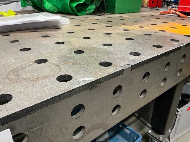 Zwaar metalen verrijdbare lastafel - afbeelding 2 van  4