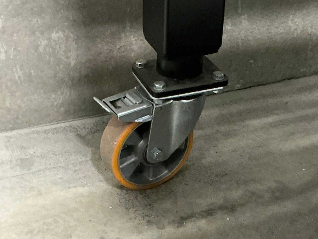 Zwaar metalen verrijdbare lastafel - afbeelding 4 van  4