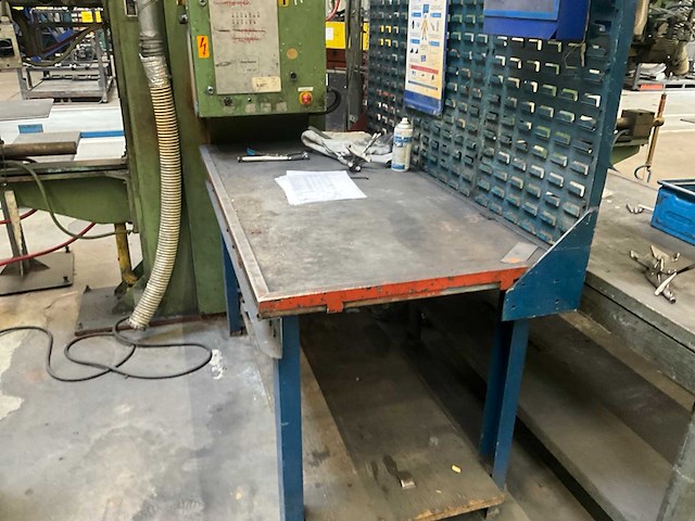 Zwaar metalen werkbank - afbeelding 5 van  7