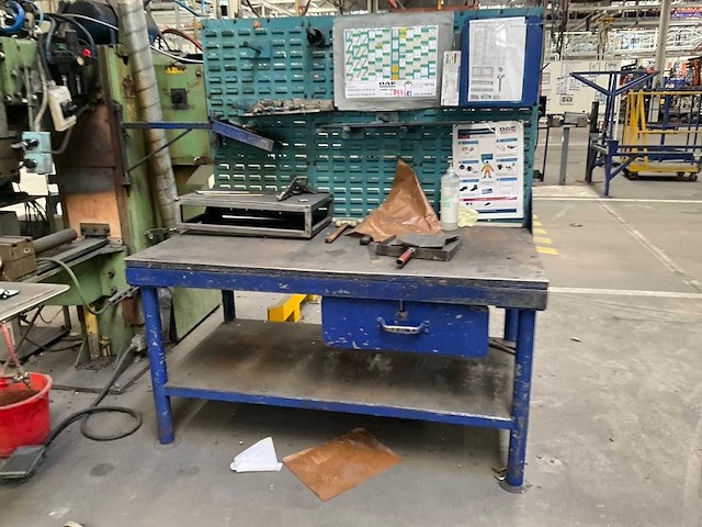 Zwaar metalen werkbank - afbeelding 1 van  6