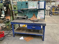 Zwaar metalen werkbank - afbeelding 1 van  6