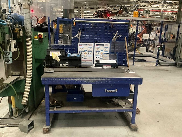 Zwaar metalen werkbank - afbeelding 1 van  9