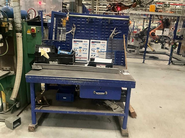 Zwaar metalen werkbank - afbeelding 2 van  9