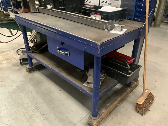 Zwaar metalen werkbank - afbeelding 5 van  9