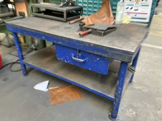 Zwaar metalen werkbank - afbeelding 1 van  3
