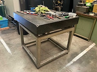 Zwaar metalen werk/snijtafel - afbeelding 1 van  3