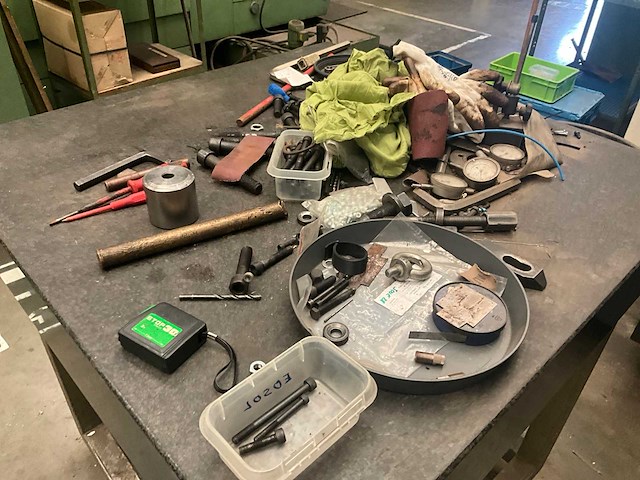 Zwaar metalen werk/snijtafel - afbeelding 3 van  3