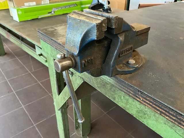 Zwaar metalen werktafel - afbeelding 8 van  8